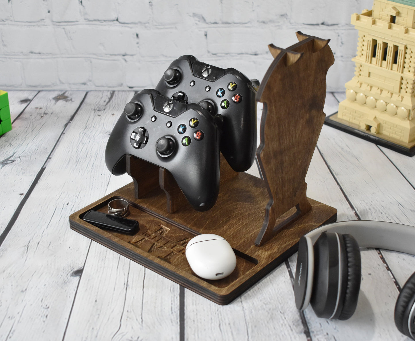 Wooden Headphones and Controller Stand - DK01