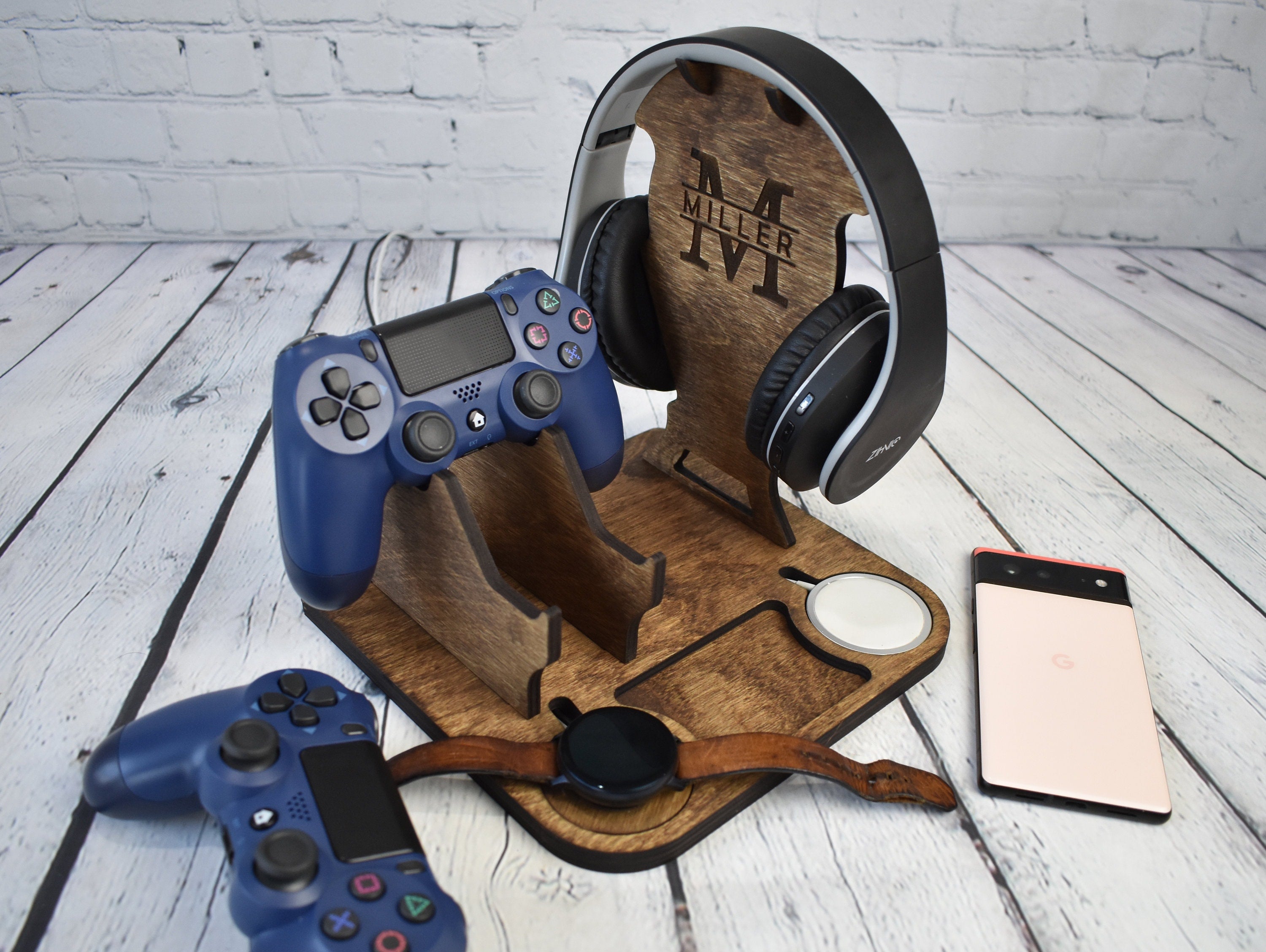 Headphone and controller online stand